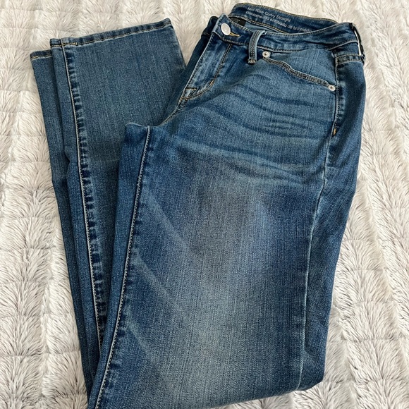 Mossimo Mid Rise Curvy Straight Jeans size 4 or 27 - Picture 3 of 4